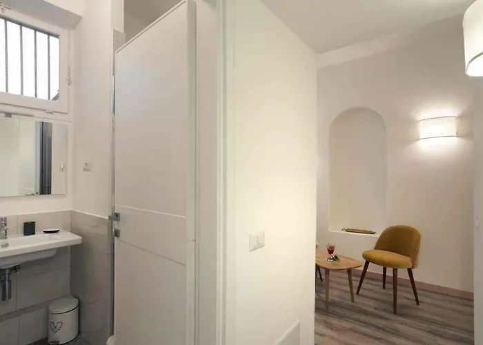 Apartament Centro Grande - Spacious Near Spanish Steps, Sleeps Up To 6 Guests By Locappart Rzym
