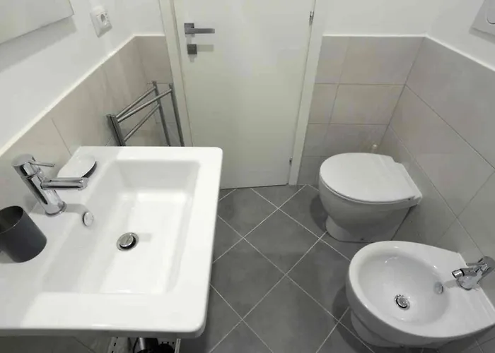 Apartament Centro Grande - Spacious Near Spanish Steps, Sleeps Up To 6 Guests By Locappart *