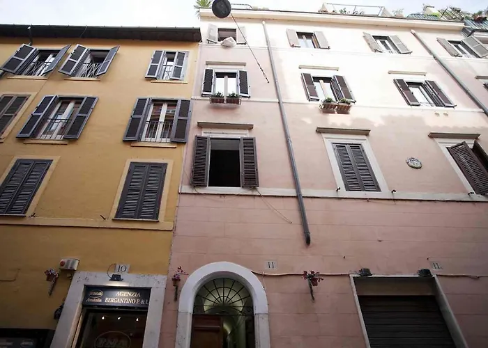 Centro Grande - Spacious Near Spanish Steps, Sleeps Up To 6 Guests By Locappart *